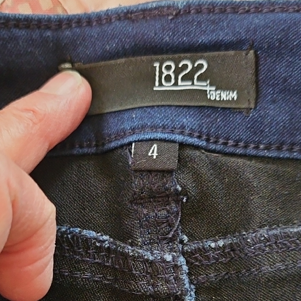 1822 'Butter' Denim Skinny Bermuda Shorts- Size 4 - Picture 7 of 8